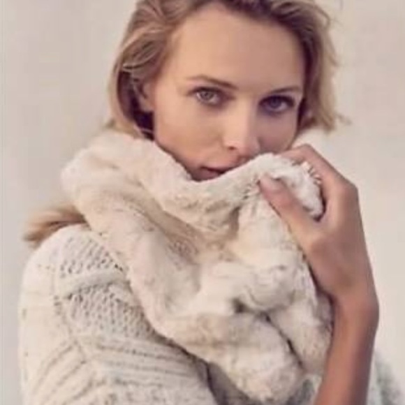 Anthropologie Accessories - Anthropologie Sleeping on Snow Faux Fur Infinity Scarf in Creme OS Soft Plush